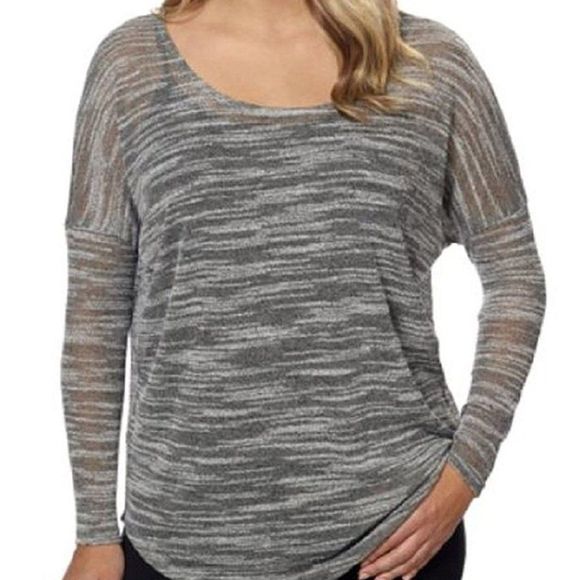 Bundle: Jumpsuit, shirt, bag, necklace and earring. - Picture 7 of 13